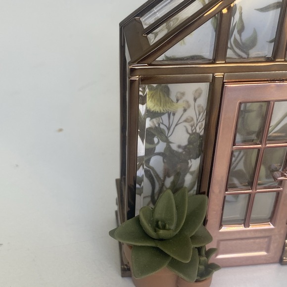 Bath & Body Works Green House Flower Wallflowers Plug Light Up Nightlight - Picture 8 of 16